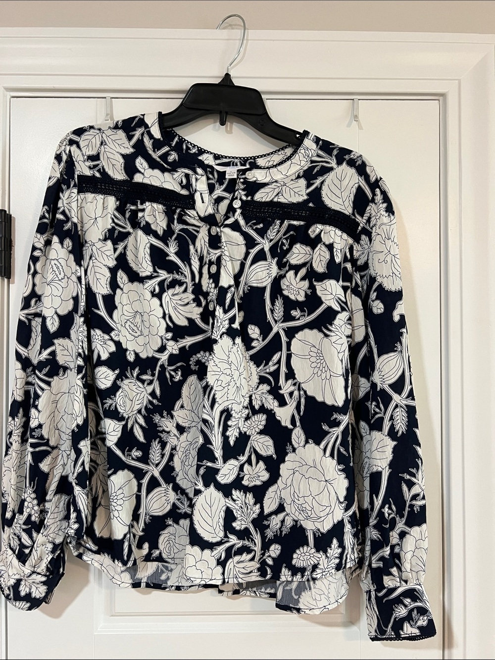 Time and Tru Navy and White Floral Button-Front Blouse